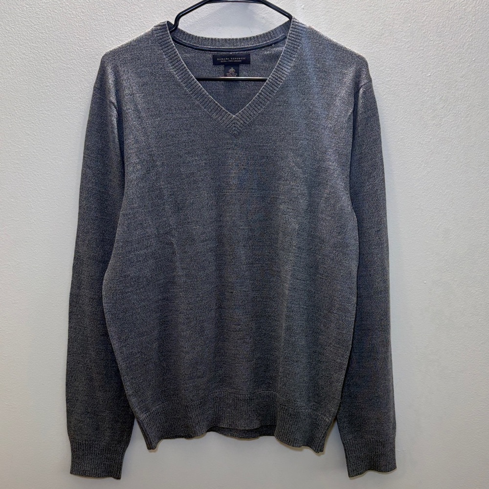 Banana Republic Men’s V-Neck Merino Wool Sweater – Size M – Pre-Owned